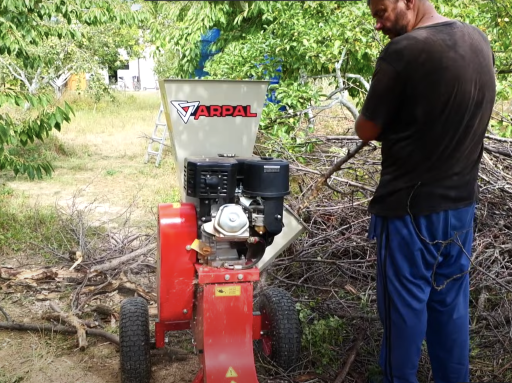 Подрібнення гілок